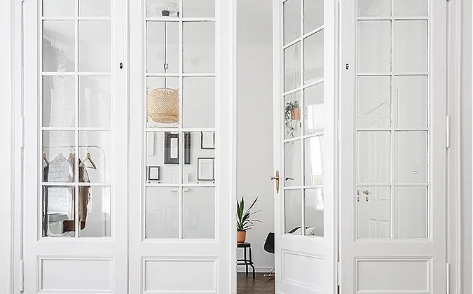 Klasyczne drzwi z przeszkleniami