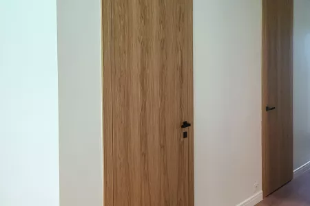 Minimalistyczne drzwi bezprzylgowe