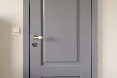 Drewniane drzwi przylgowe w stylu klasycznym