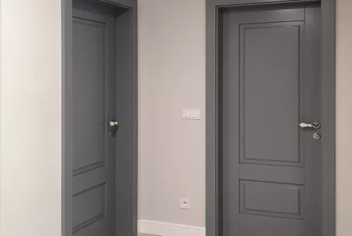 Szare drzwi przylgowe